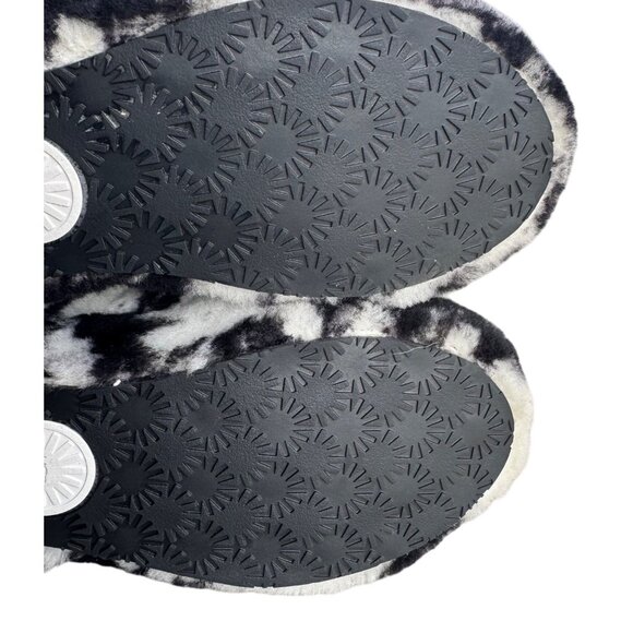 UGG Women's Size 7 Black & White Fluffy Oh Yeah Slippers With Elastic Strap - Picture 9 of 10
